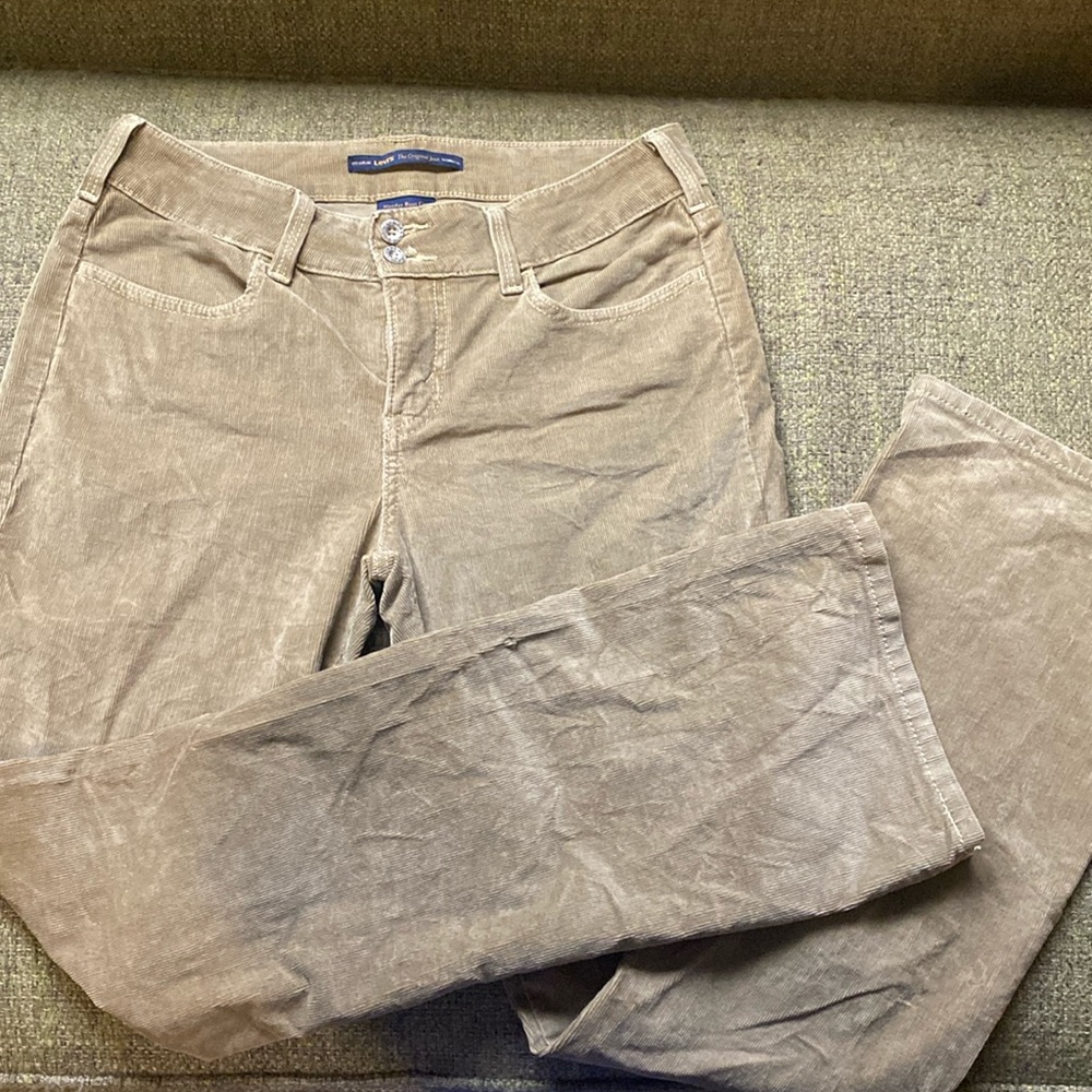 Levi’s womens Slender Bootcut 526 Corduroy Pants - tan - size 8